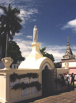 Tumba de Julio Monterrey Zavala